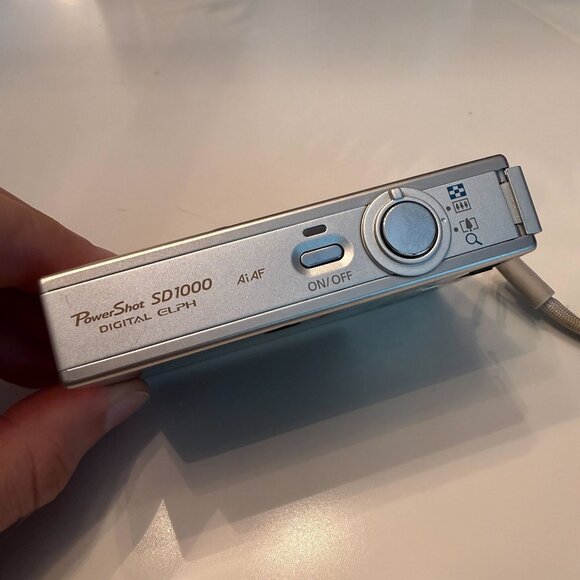 Canon PowerShot SD1000 Digital Elph 7.1 camera bundle - TESTED WORKING - Picture 6 of 16